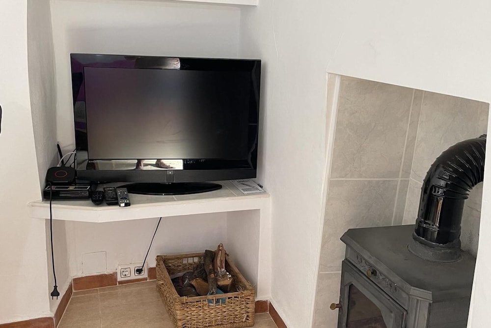Lorca- Cottage - Sleeps 4 - pet Friendly - Pool