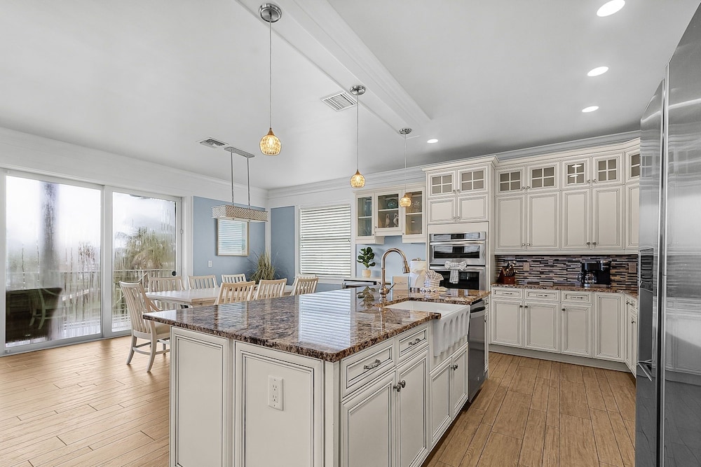 571 Seabatical: Canal Front With Pool! 5 Bedroom Home