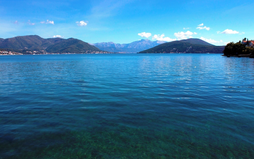 Detached Villa/njivice/sleeps6/stunning Views/wifi
