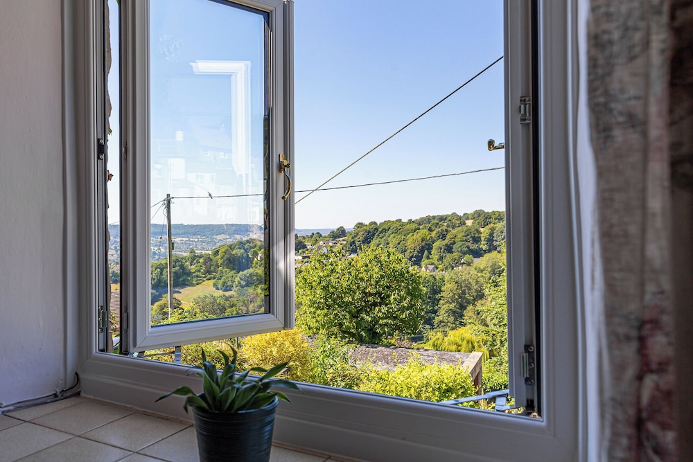 Lovely 2 BD with stunning views over Stroud valley view 5