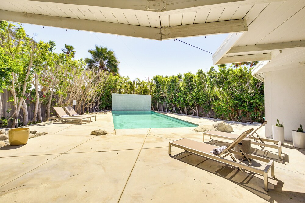 3 Mi to Dtwn: Palm Springs Gem w/ Private Pool!