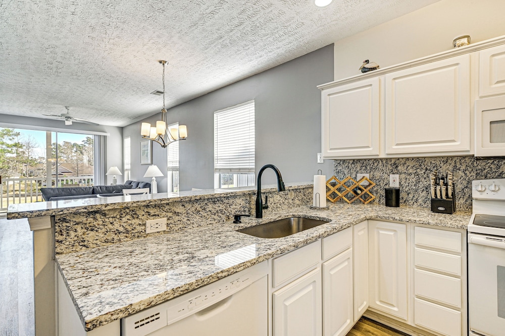 5 Mi to Myrtle Beach Hot Spots: Condo w/ Perks!