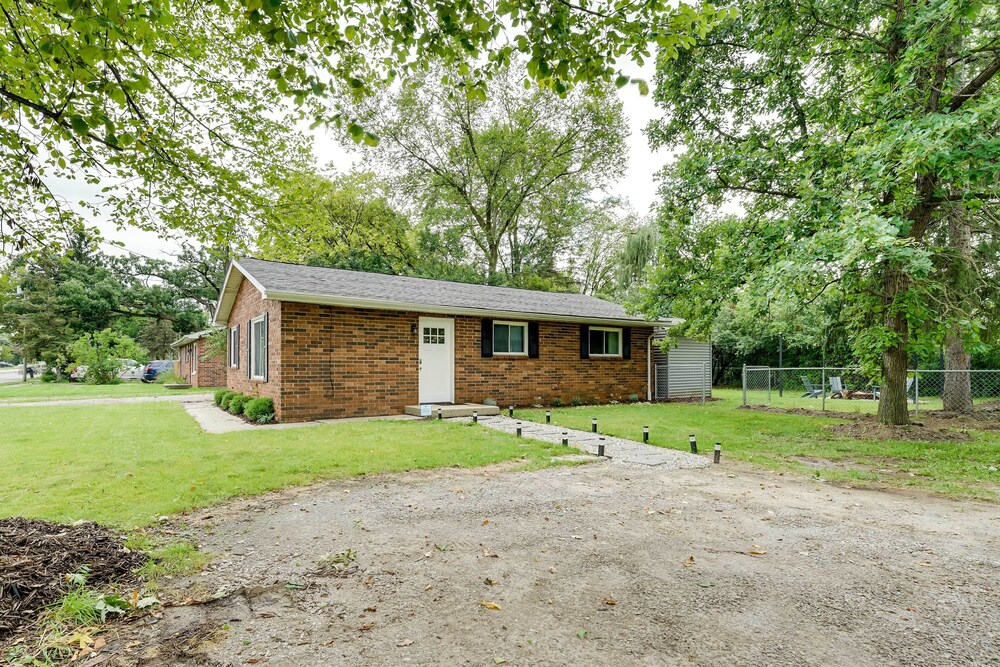 4 Mi to Michigan Stadium: Cozy Home w/ Fire Pit! view 4