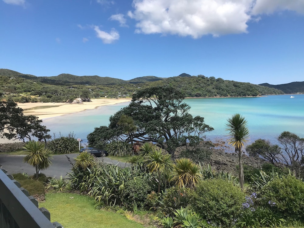 Tipi and Bob's Waterfront Lodge