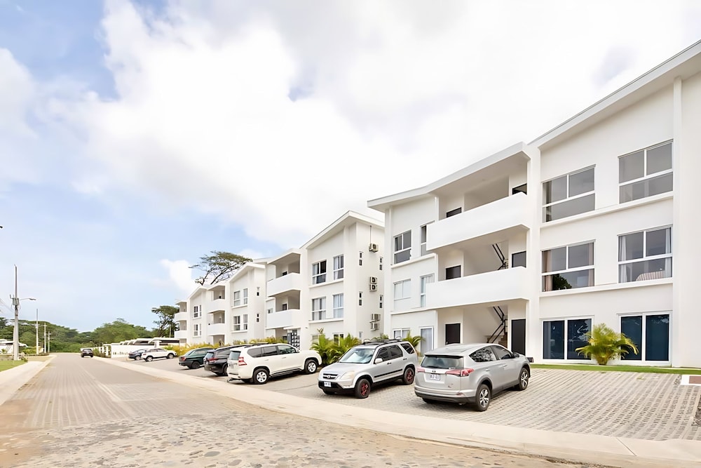 Upstay - Modern Jaco Beach Apartment With Pool