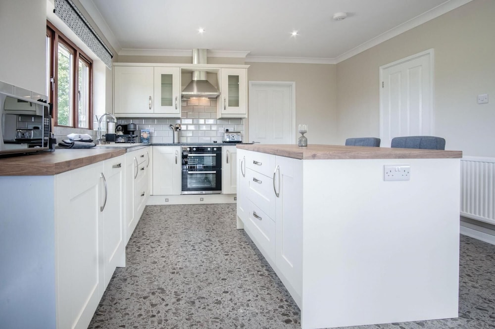 Springfield Lodge - 3 Bedroom Home - Princes Gate view 3