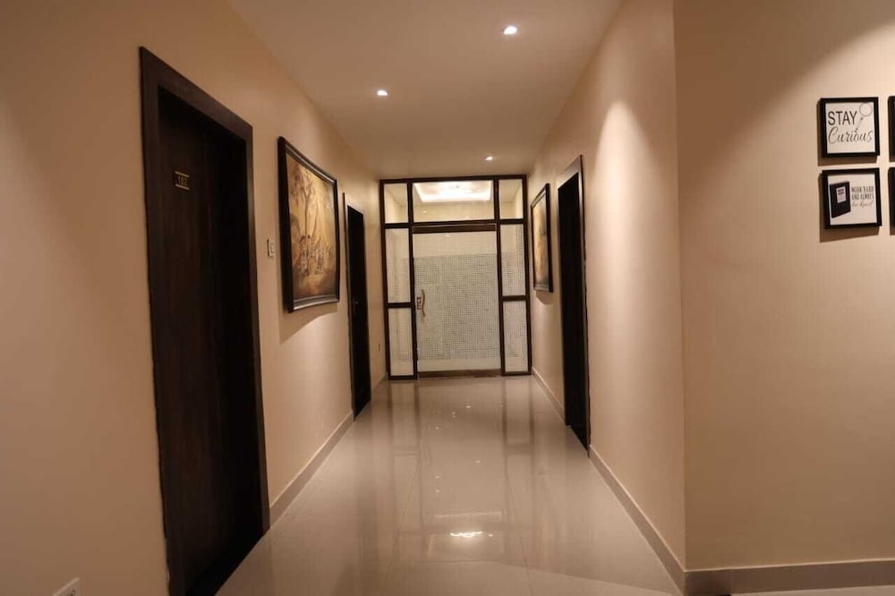 Regal Guest House by ROH