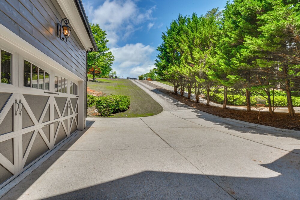 Home on Lake Lanier w/ Dock & Water Views