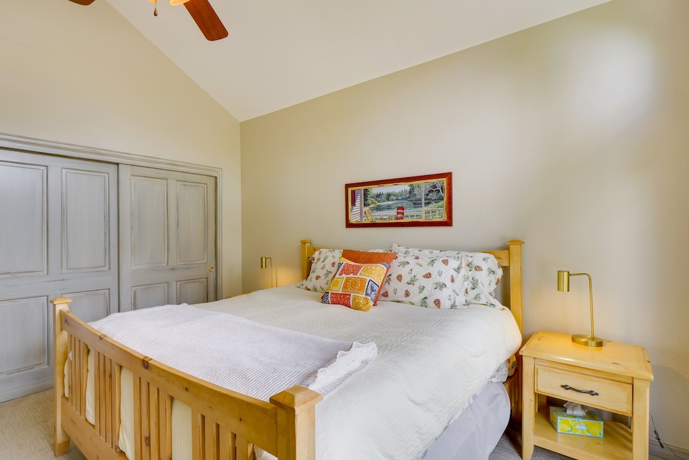 Breck Hideaway: Private Hot Tub, Fireplace & Deck view 5