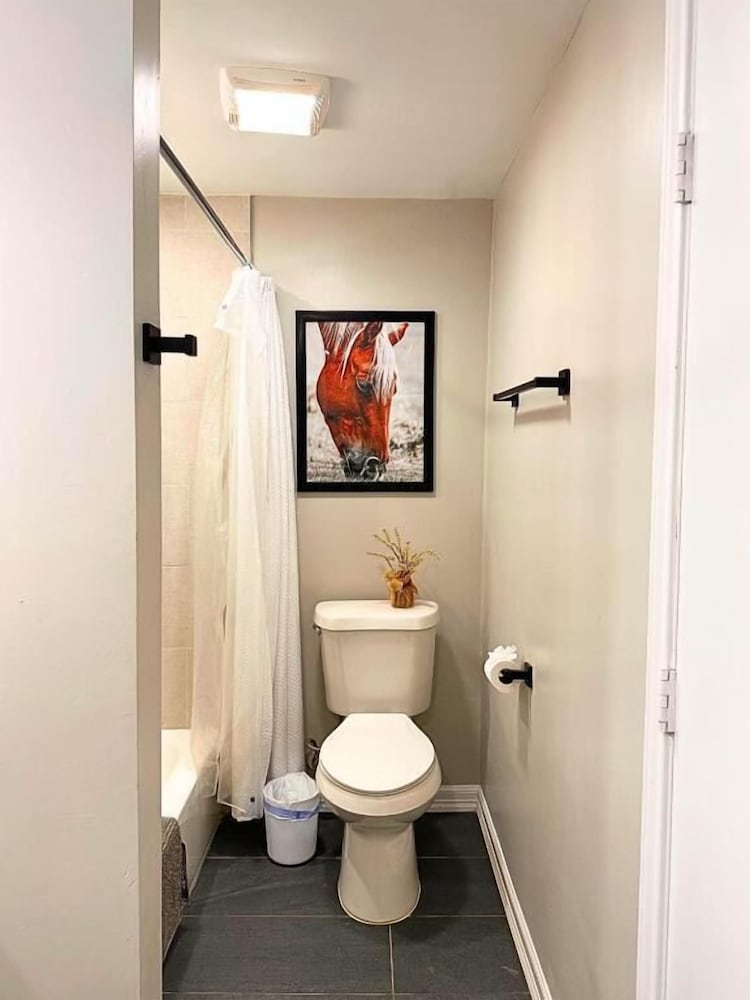 Stylish 1BR Urban Retreat