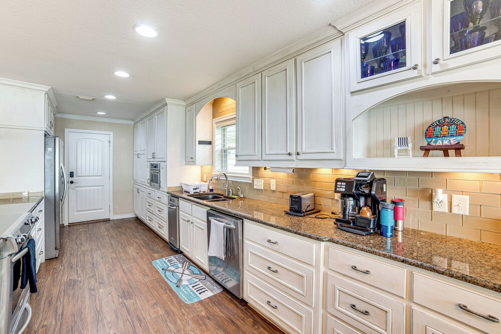Waterfront Retreat w/ Dock on Cedar Creek Lake!