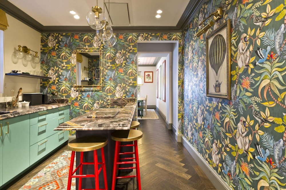 Designer Colourful 3 Bed Property Kensington