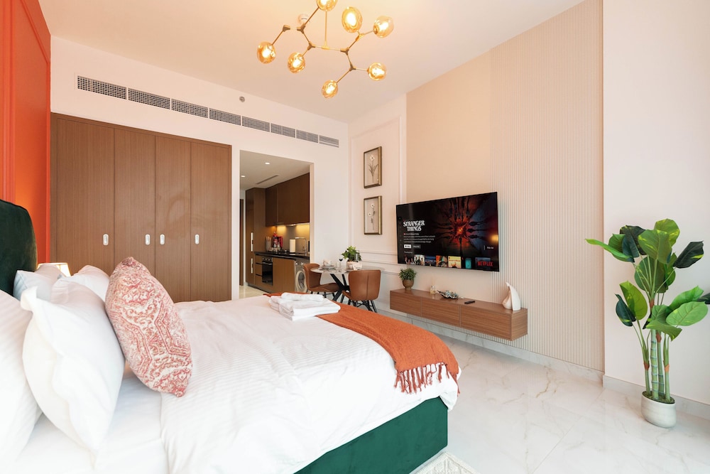 Luxury Studio with Pool - Azizi Vista