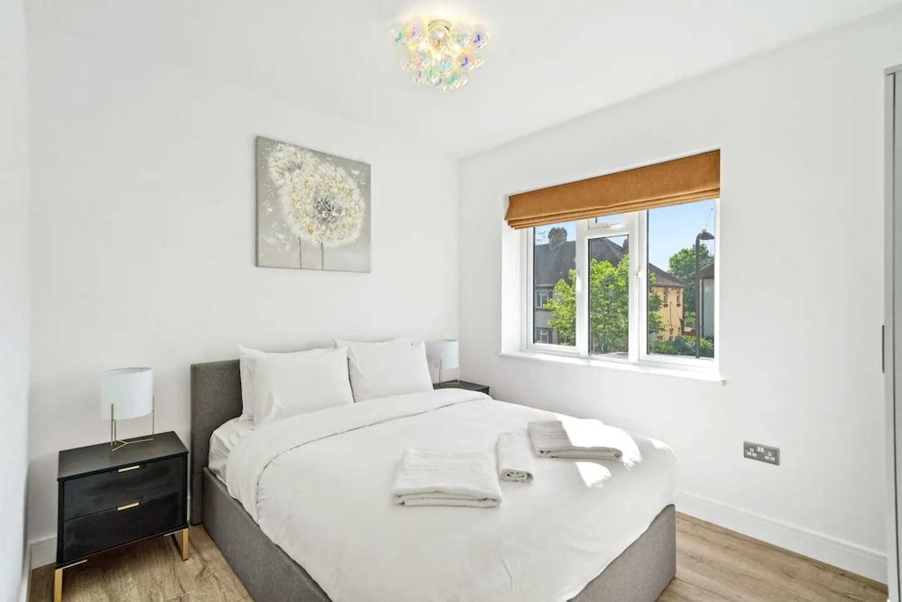 Gorgeous 3 Bedroom Duplex Apartment in West London