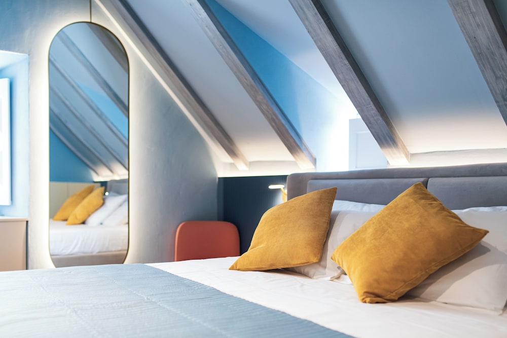 Spindler Luxury rooms by DuHomes