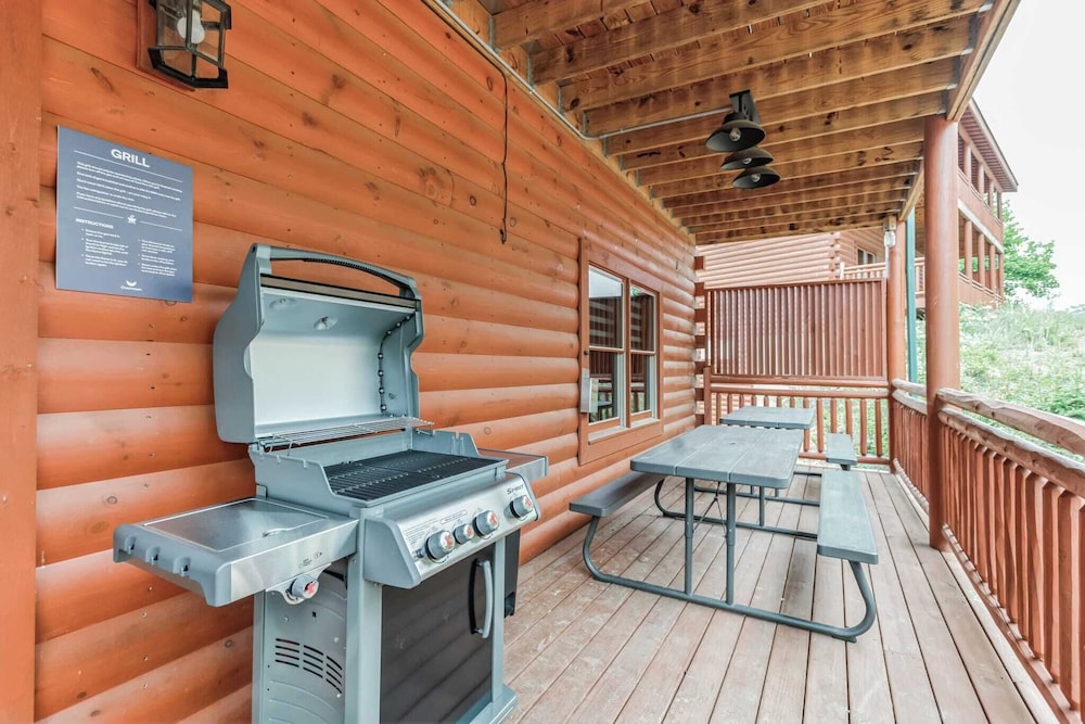Laurel Point by Avantstay Sleeps 18! Indoor Pool, Hot Tub, Theater, Game Room