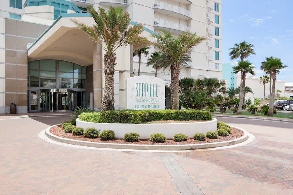 Stunning 17th Floor Spacex Direct Views Luxe 3 Bedroom Apts