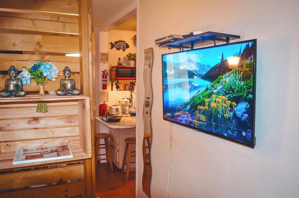 Cozy Studio in Hollywood, FL - Pet Friendly & Parking