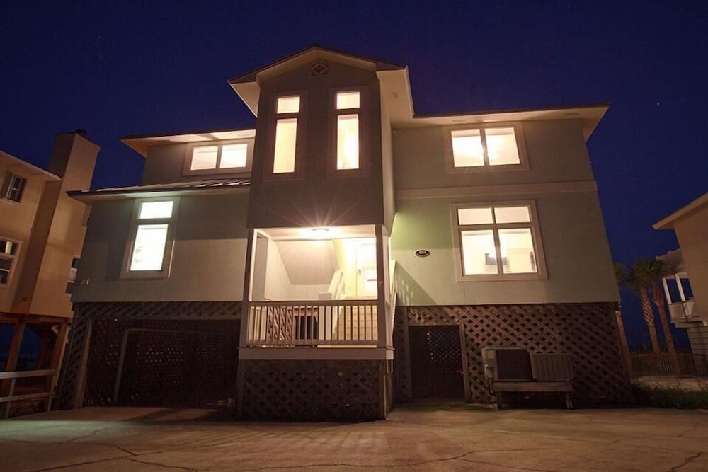Storks Nest 6 Bedroom Holiday Home by Five Star Properties