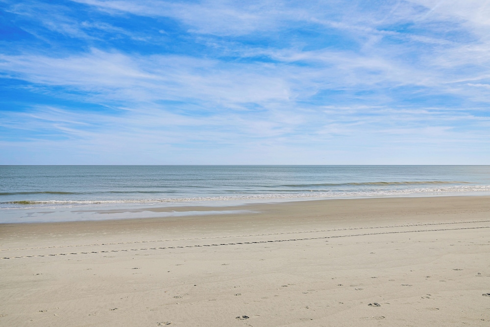 Beachfront Oasis w/ Pool Access in Surfside Beach!