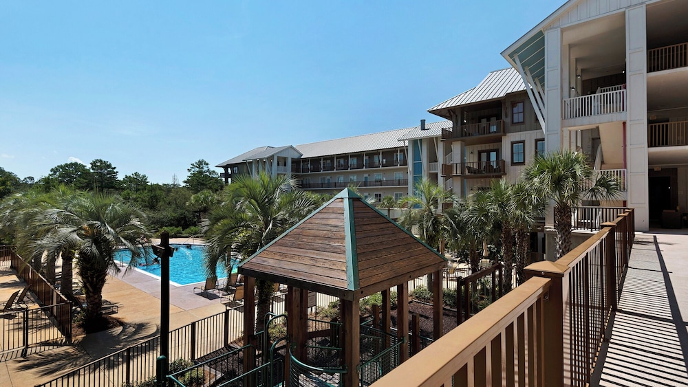 Coastal 3BR Condo With Pool & Shuttle : Snowbird Friendly!
