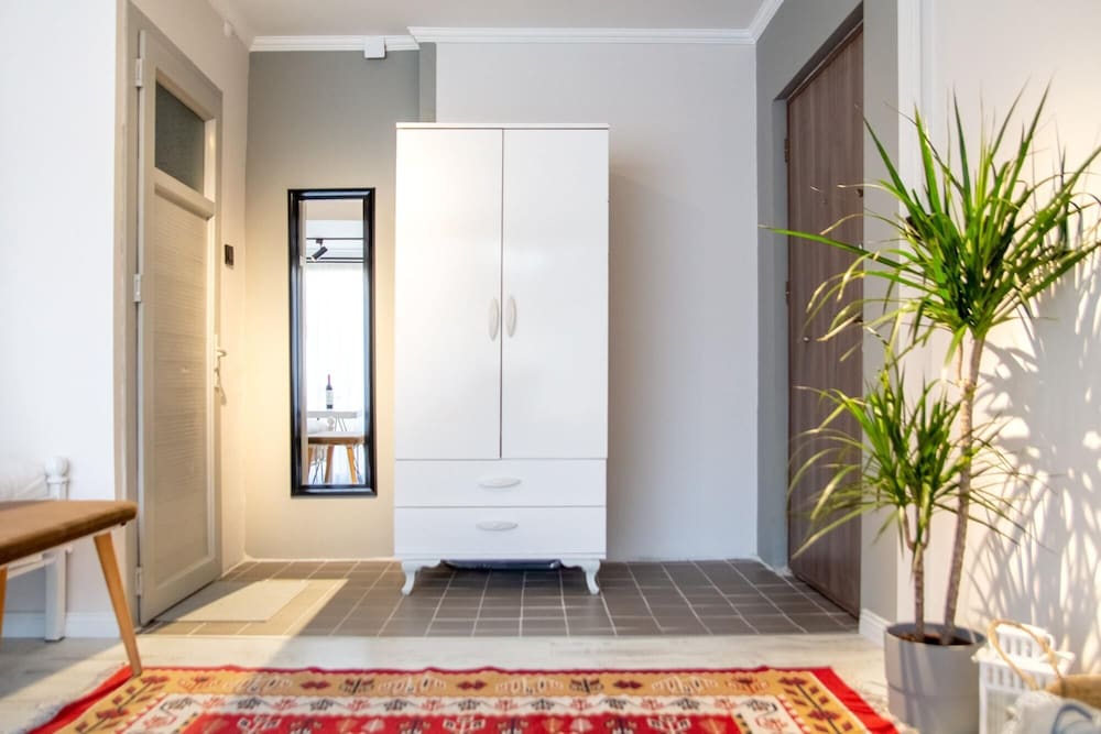 Invigorating Studio Flat Near Kordon in Alsancak photo 2