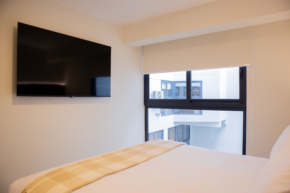 w Remarkable 1BR in San Isidro