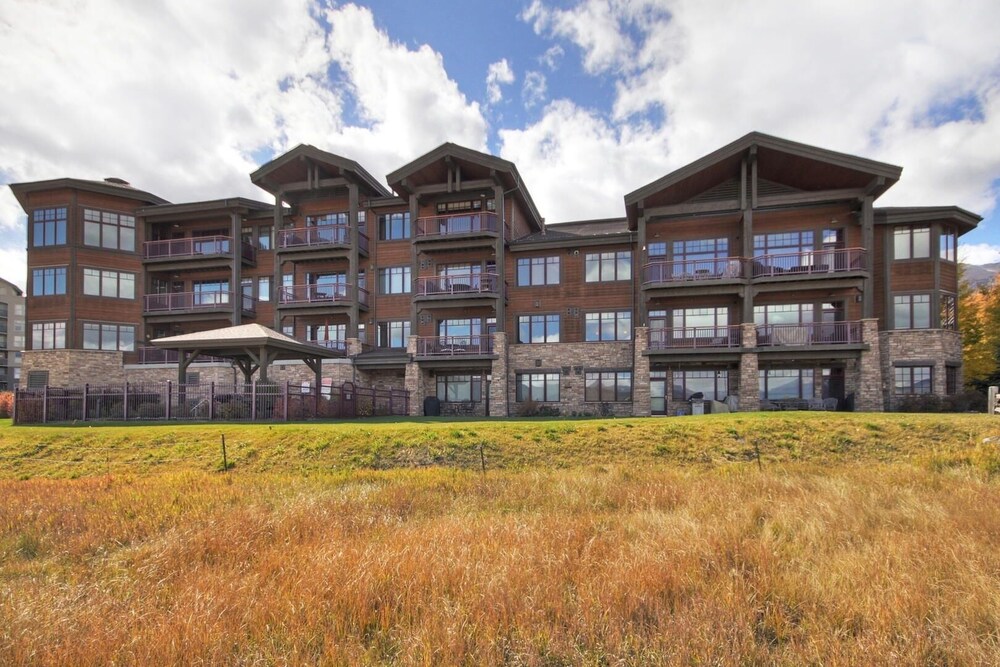Timberline Cove 203 2 Bedroom Condo by RedAwning
