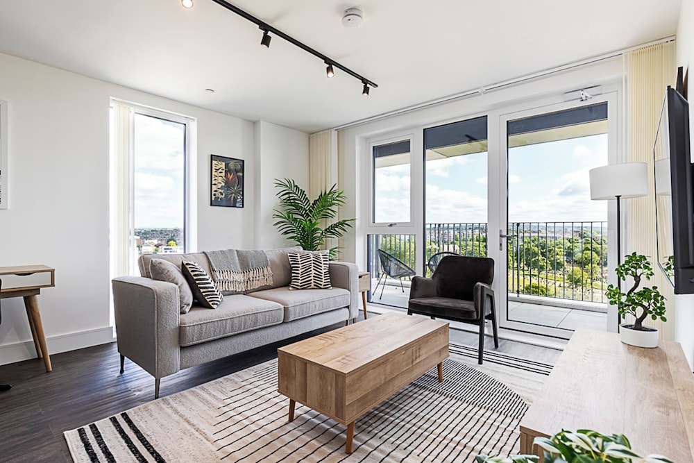 Sleek and Stylish 9th Floor Apartment