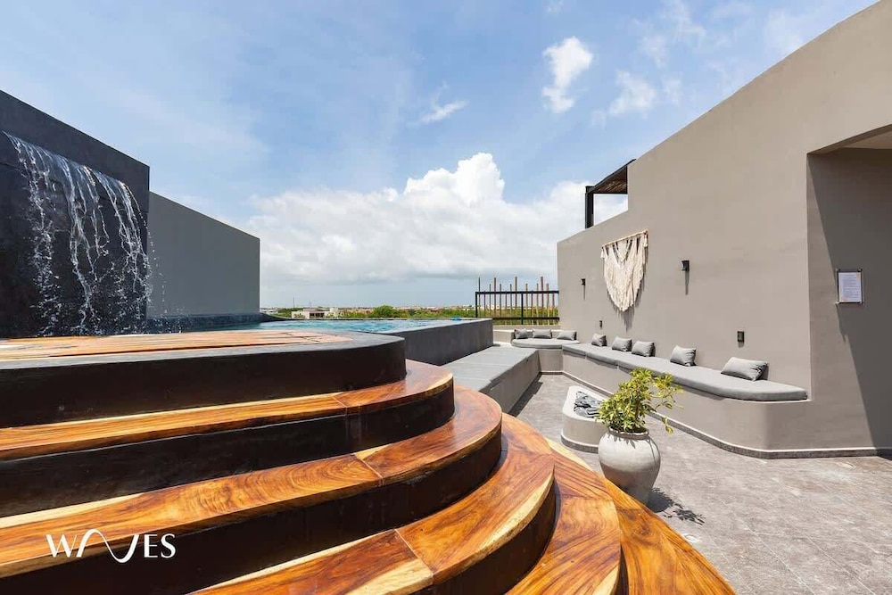 Luminous 2 BR With Roof Pool Close to Hotel Zone by Waves Management
