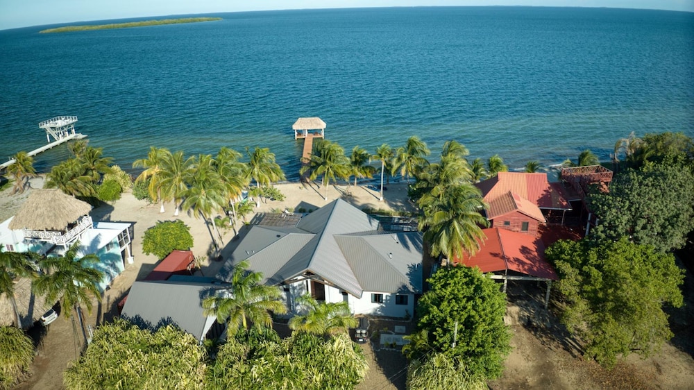 Casa de Wilson - 5 Bedroom Beachfront Villa