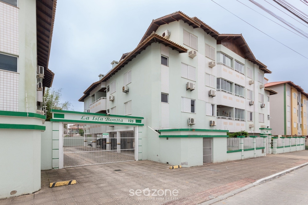 Apto 2Qts a 650m da praia no centrinho LIB203