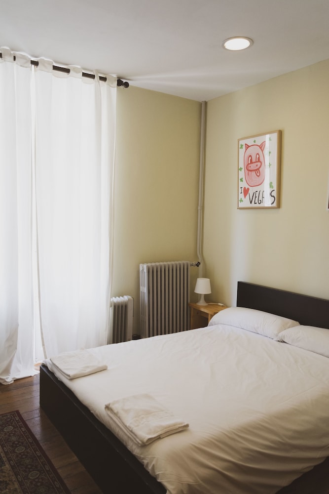 San Sebastian Vacations - Urban House Hostel - Property Image 3