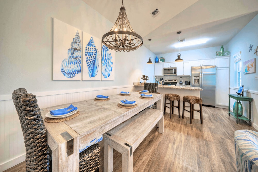 Sleeps 23, 2 Beachside Homes Resort Pool, Walk to the Beach, Balcony + Yard