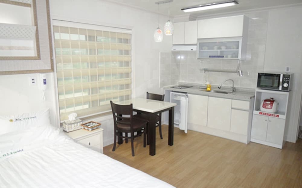 Jeju Jajuolle Pension and Guest House view 5