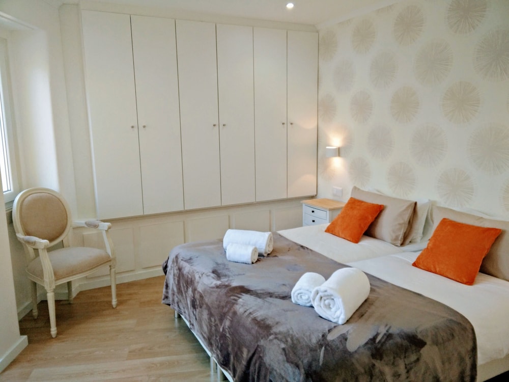 Lisbon Terrace Suites Apartment for Large Groups with Amazing Terrace