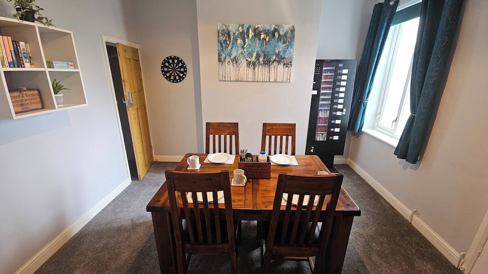 Charming 3-bedroom Home in Doncaster, Perfect for Family, Friends & Contractors