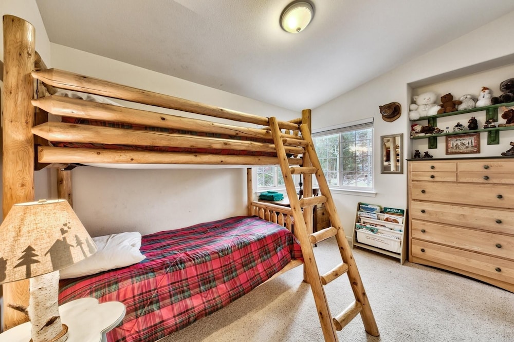 Kamp Koyukon 1939k 3 Bedroom Home by RedAwning