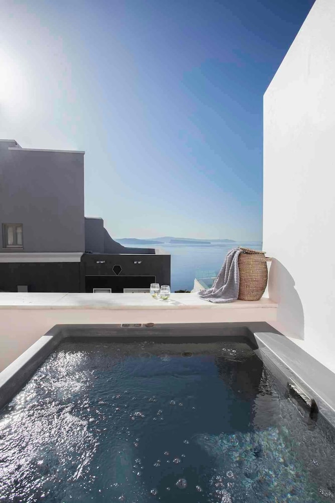 ArmonOia Suites