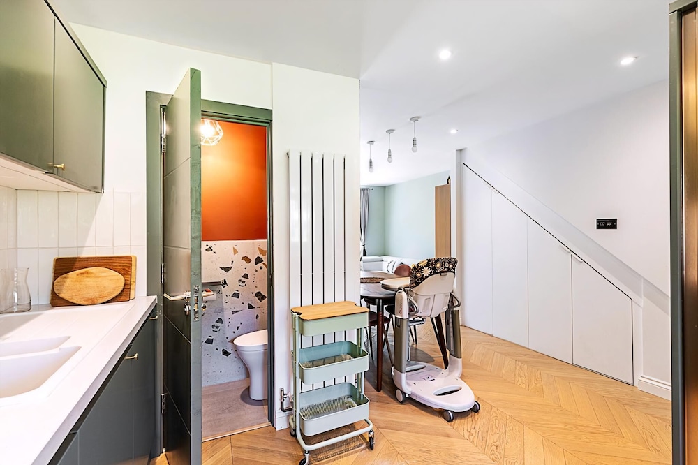 Stylish Islington Garden Flat Sleeps Four