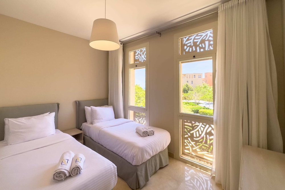 Xuru Stays I Homestyle 3BR Penthouse Pool & Beach View
