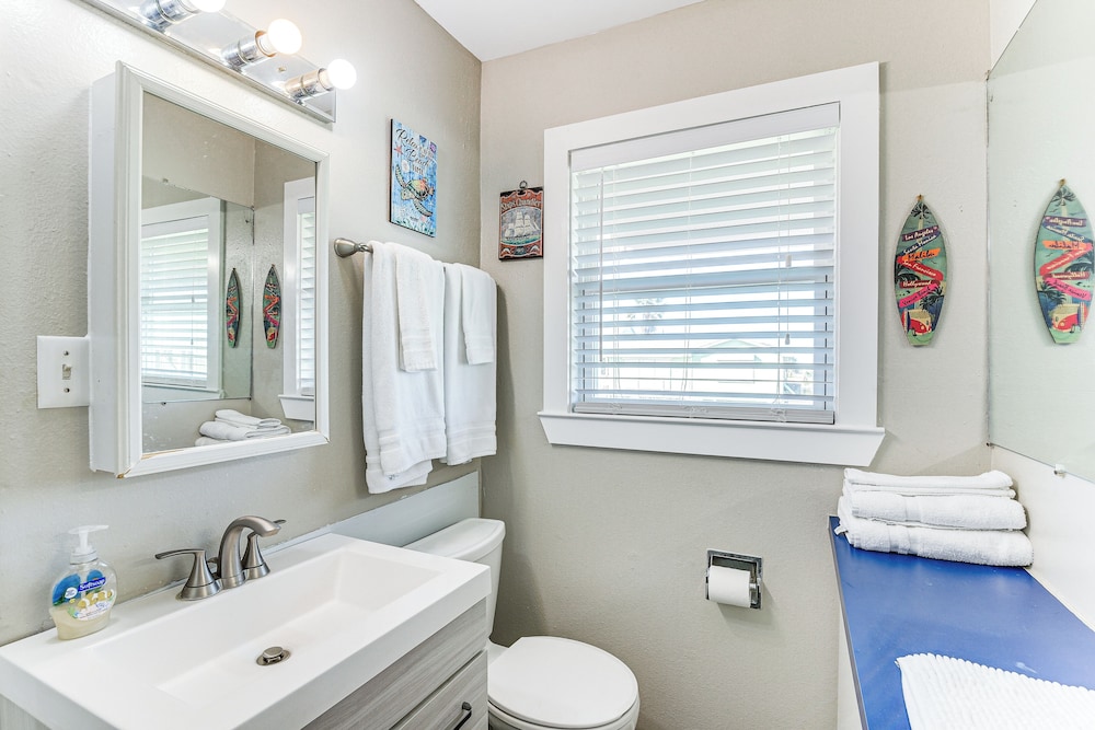 Walk to Beach: Galveston Home w/ Patio & Balcony!