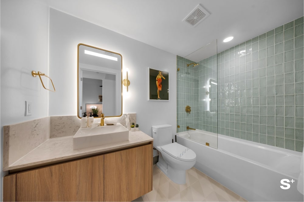 Chic Downtown Retreat 1BR Apartment