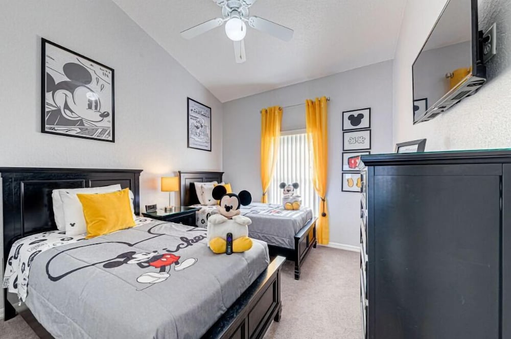 Elegant 4Br Retreat W/ Stylish Interior & Kitchen