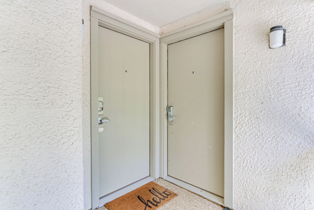 Walk to Beach: Bright Hilton Head Island Villa!
