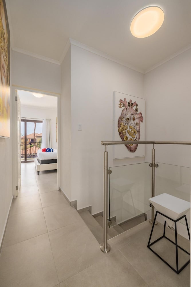 NEW Modern 2 Bedroom Townhome Gold Coast