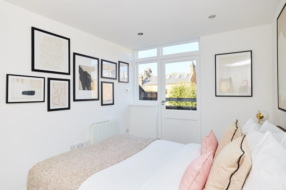The Ladbroke Grove Crib - Elegant 2bdr Flat With Terrace