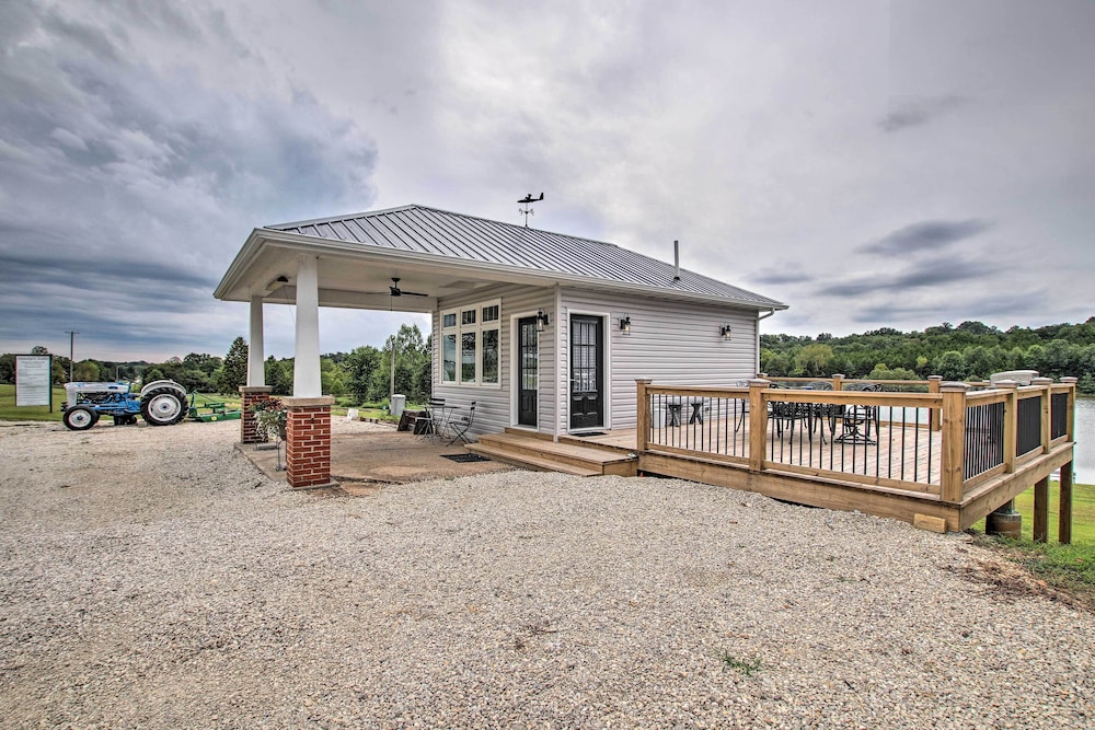 Lakefront Studio Guest Home on Hermann Wine Trail! view 4