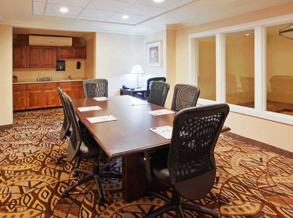Holiday Inn Express Hotel  Suites Oroville Lake, an IHG Hotel - Property Image 18