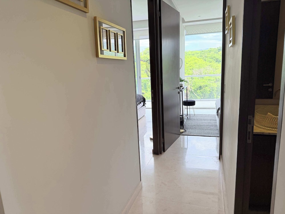 Luxury 2BR Bolongo Ocean View Private Beach